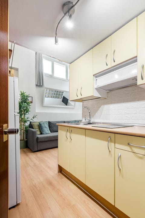 Kitchen or kitchenette, Living room, stove