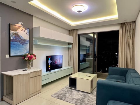 Communal lounge/ TV room, TV and multimedia, Living room, Evening entertainment