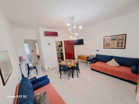 Communal lounge/ TV room, Living room, Dining area