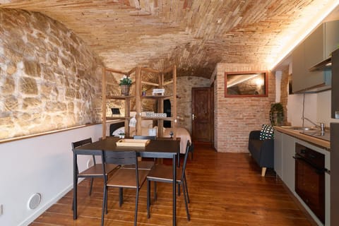 Dining area, oven, stove