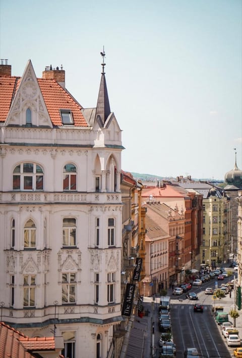 Neighbourhood, Street view