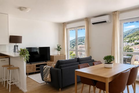 TV and multimedia, Living room, Dining area, Mountain view, air conditioner
