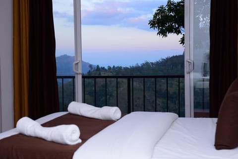 Natural landscape, View (from property/room), Balcony/Terrace, Photo of the whole room, Bedroom, Mountain view