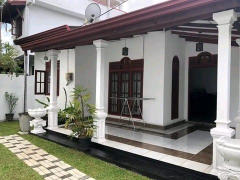 Facade/entrance, Balcony/Terrace, Garden view
