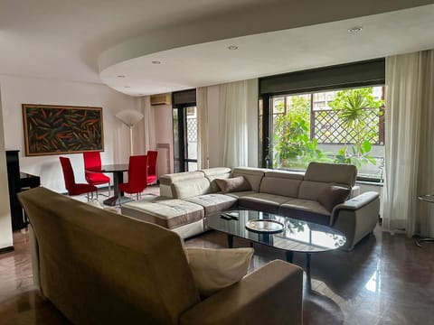 TV and multimedia, Lounge or bar, Seating area, air conditioner