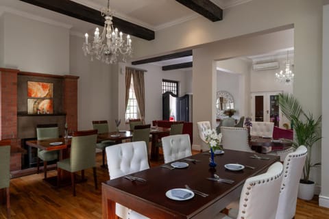 Seating area, Dining area, Breakfast