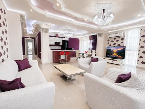 TV and multimedia, Living room, Seating area, Dining area