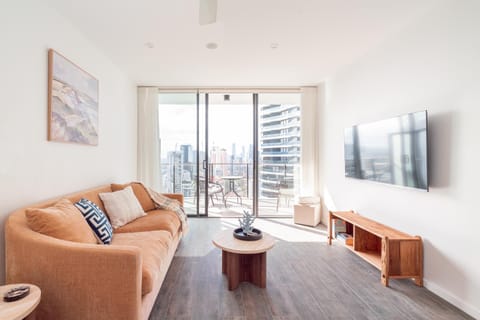 TV and multimedia, Living room, Seating area, Evening entertainment