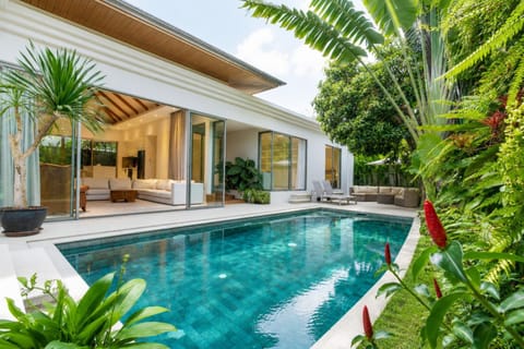Property building, Garden, Garden view, Swimming pool