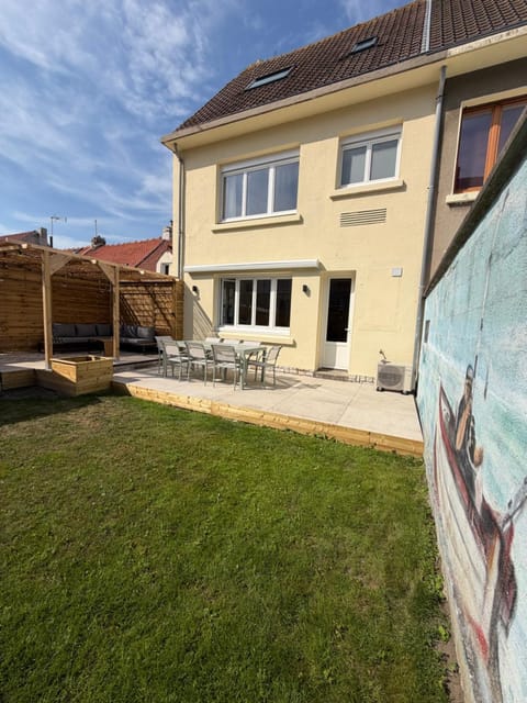 Property building, Garden, Garden view