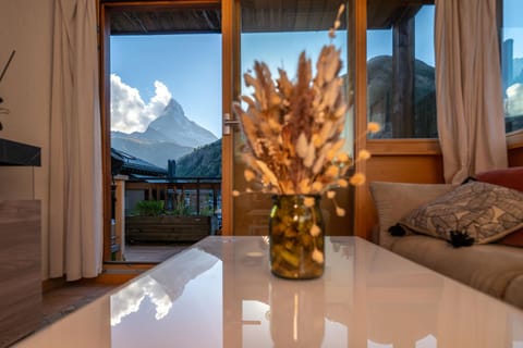 Living room, Mountain view