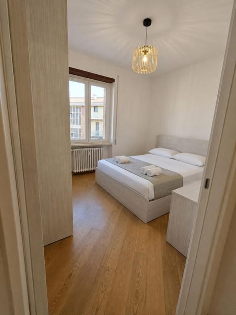 Bed, Photo of the whole room, Bedroom, internet