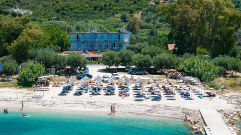Property building, Nearby landmark, Spring, Day, Natural landscape, Bird's eye view, Beach, Lake view, Pool view, Sea view, Swimming pool, Parking, sunbed