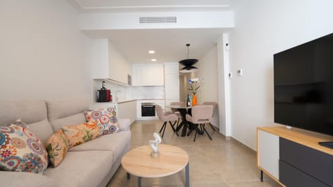 TV and multimedia, Living room, Seating area, Dining area, Evening entertainment