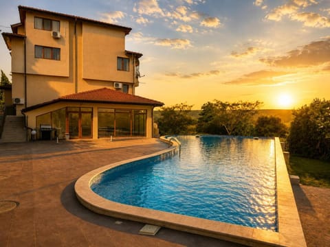 Property building, Day, Natural landscape, Pool view, Swimming pool, Sunrise, Sunset, sunbed