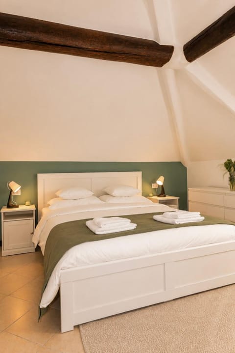 Bed, Photo of the whole room, Bedroom, towels, air conditioner