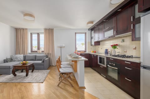 Dining area, kitchen