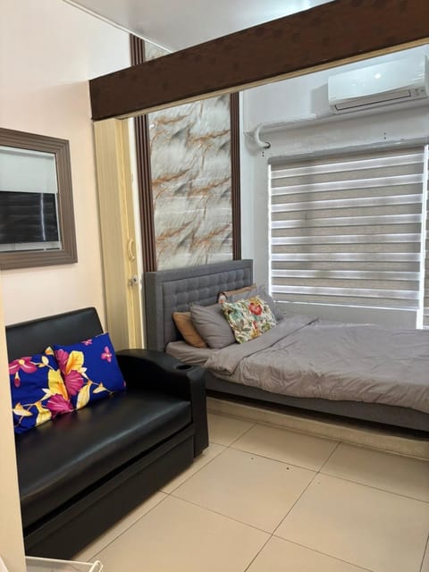 Bed, Living room, Bedroom, air conditioner