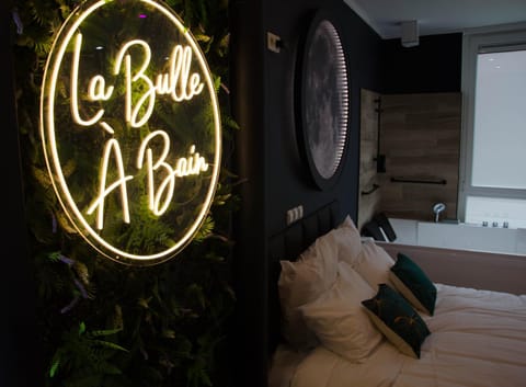 Bed, Property logo or sign, Bedroom, Certificate/Award