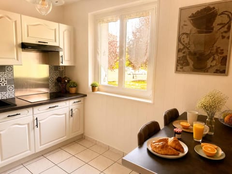 Kitchen or kitchenette, kitchen
