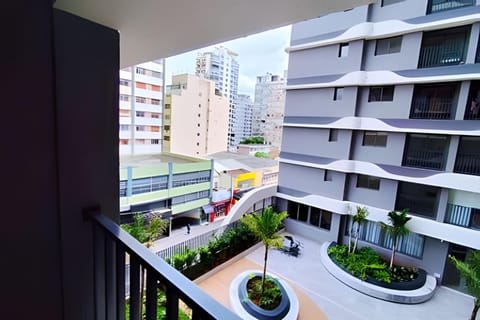 Garden view, Street view