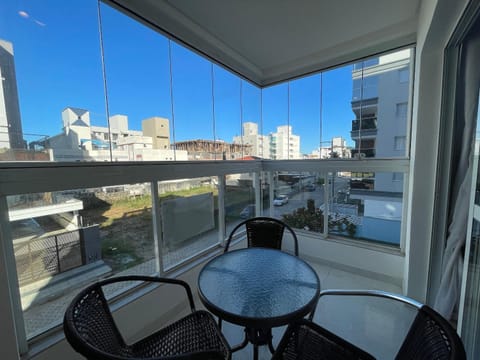Day, BBQ facilities, View (from property/room), Balcony/Terrace, Dining area, City view