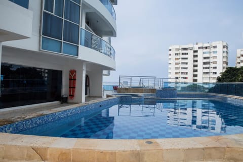 Nearby landmark, Restaurant/places to eat, Day, Neighbourhood, Natural landscape, Hot Tub, Solarium, Balcony/Terrace, Fitness centre/facilities, Beach, Supermarket/grocery shop, Shopping Area, Swimming pool