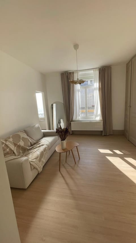Bed, Living room, Photo of the whole room, Bedroom