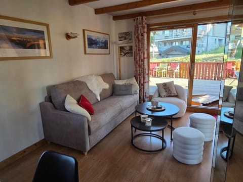 View (from property/room), Living room, Seating area