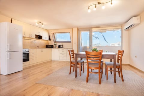 Kitchen or kitchenette, Dining area, microwave, oven, stove, air conditioner