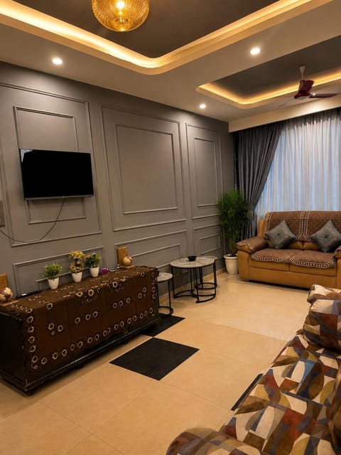 Communal lounge/ TV room, TV and multimedia, Living room, Seating area, Evening entertainment
