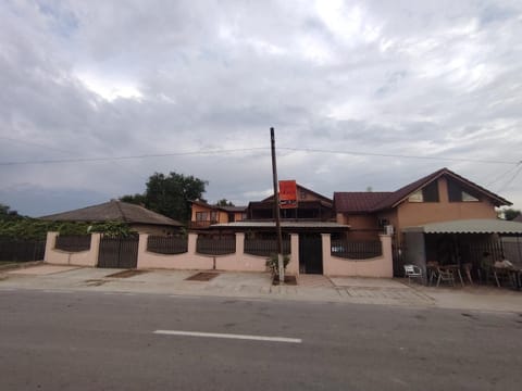 Property building, Day, Neighbourhood, Street view
