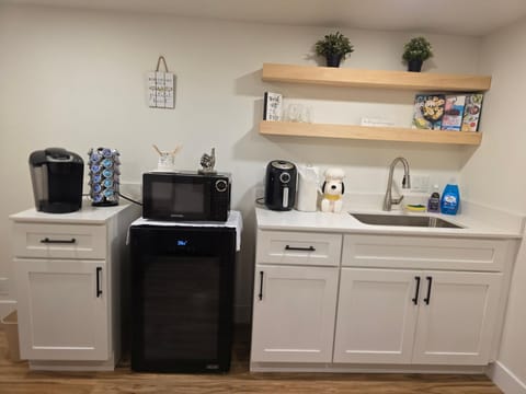 Coffee/tea facilities, Kitchen or kitchenette, microwave, minibar