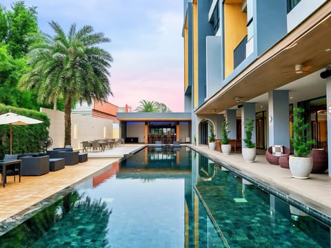 Swimming pool
