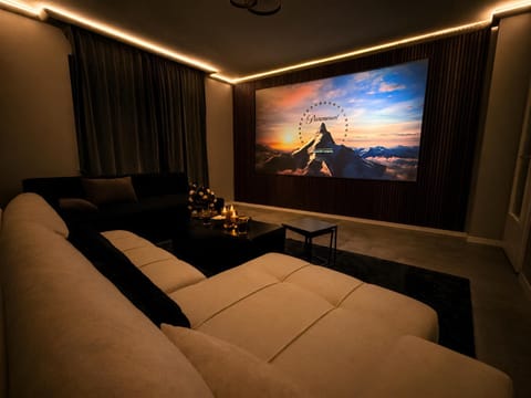 Communal lounge/ TV room, TV and multimedia, Living room, Seating area, Evening entertainment