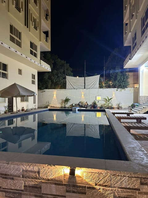 Swimming pool, Swimming pool