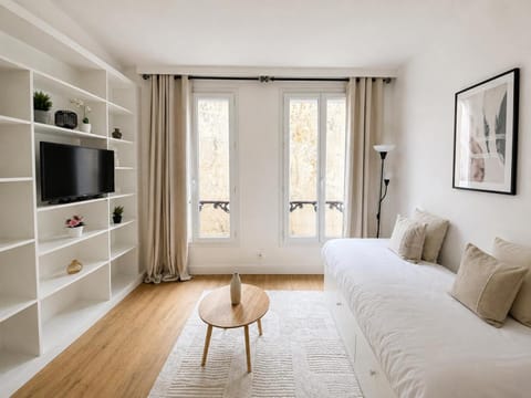 Bed, Living room, Bedroom