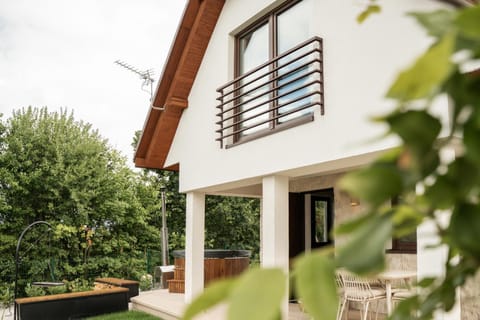 Property building, Balcony/Terrace, Garden view