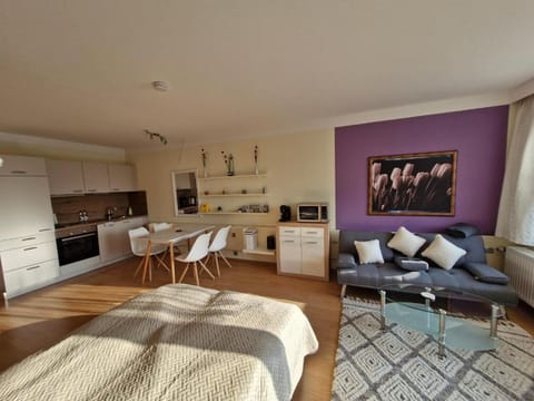 Bed, TV and multimedia, Living room, Dining area, Bedroom