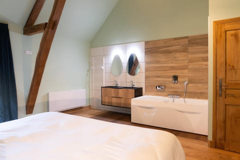 Bathroom, Living room