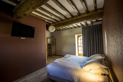 Property building, Living room, Bedroom