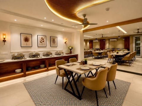 Restaurant/places to eat, Restaurant/places to eat