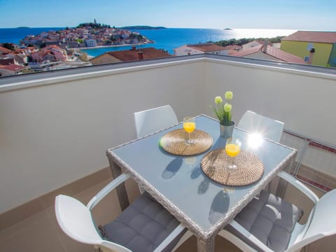 Day, View (from property/room), Balcony/Terrace, Seating area, Sea view