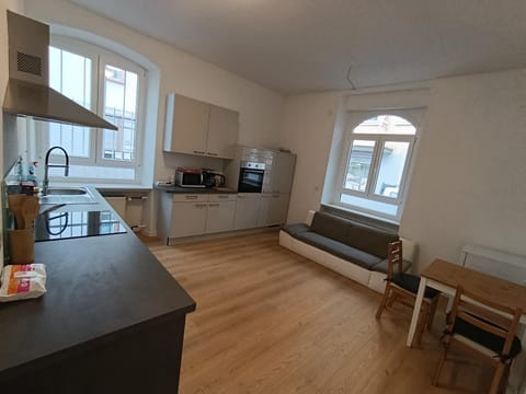 Kitchen or kitchenette, Seating area, Dining area, Communal kitchen, oven, stove, toaster
