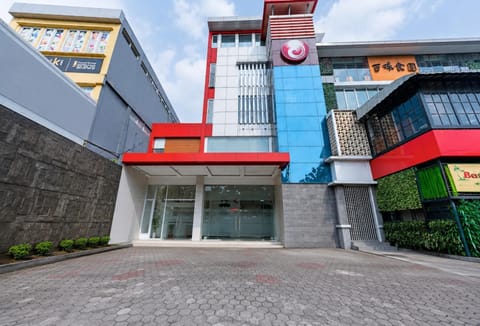 Facade/entrance