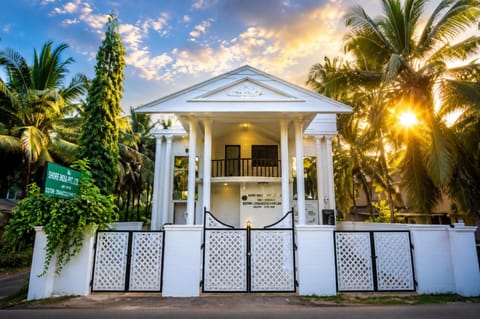 Property building, Spring, Day, Garden, Garden view