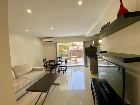 TV and multimedia, Living room, Dining area