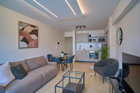 Kitchen or kitchenette, Living room, Seating area, Dining area, oven, stove