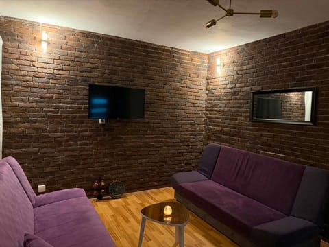 TV and multimedia, Living room, Seating area, Evening entertainment
