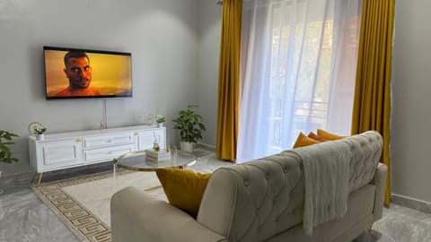 Communal lounge/ TV room, TV and multimedia, Living room, Seating area, Evening entertainment